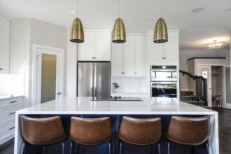 cuisine moderne avec design épuré et appareils intégrés