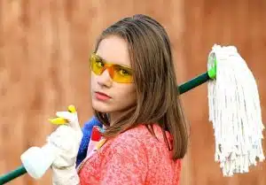 Jeune Fille, Lunettes, Balai À Franges