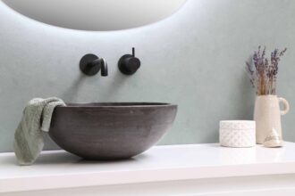 Quelle hauteur pour un lavabo salle de bains ?