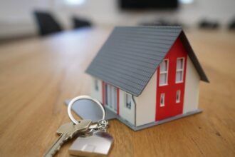 Foyer modeste envisageant l'accession à la propriété avec un conseiller