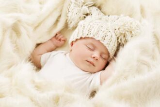 Lit confortable et sécurisé pour enfant dans une chambre accueillante