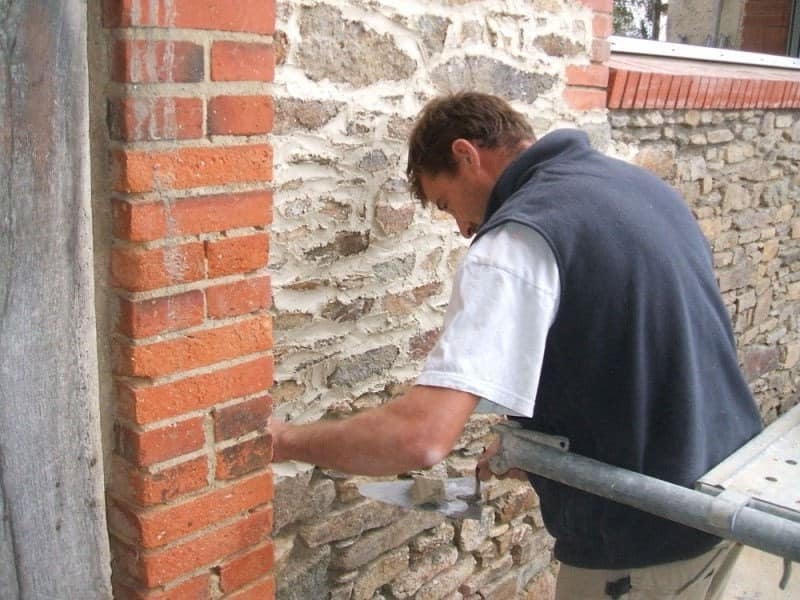 Pour quelles raisons opter pour la restauration d’un mur ancien