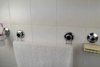 Porte savon design dans une salle de bain moderne