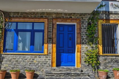 Pourquoi faire appel à un enduiseur pour une rénovation de façade imitation pierre ?